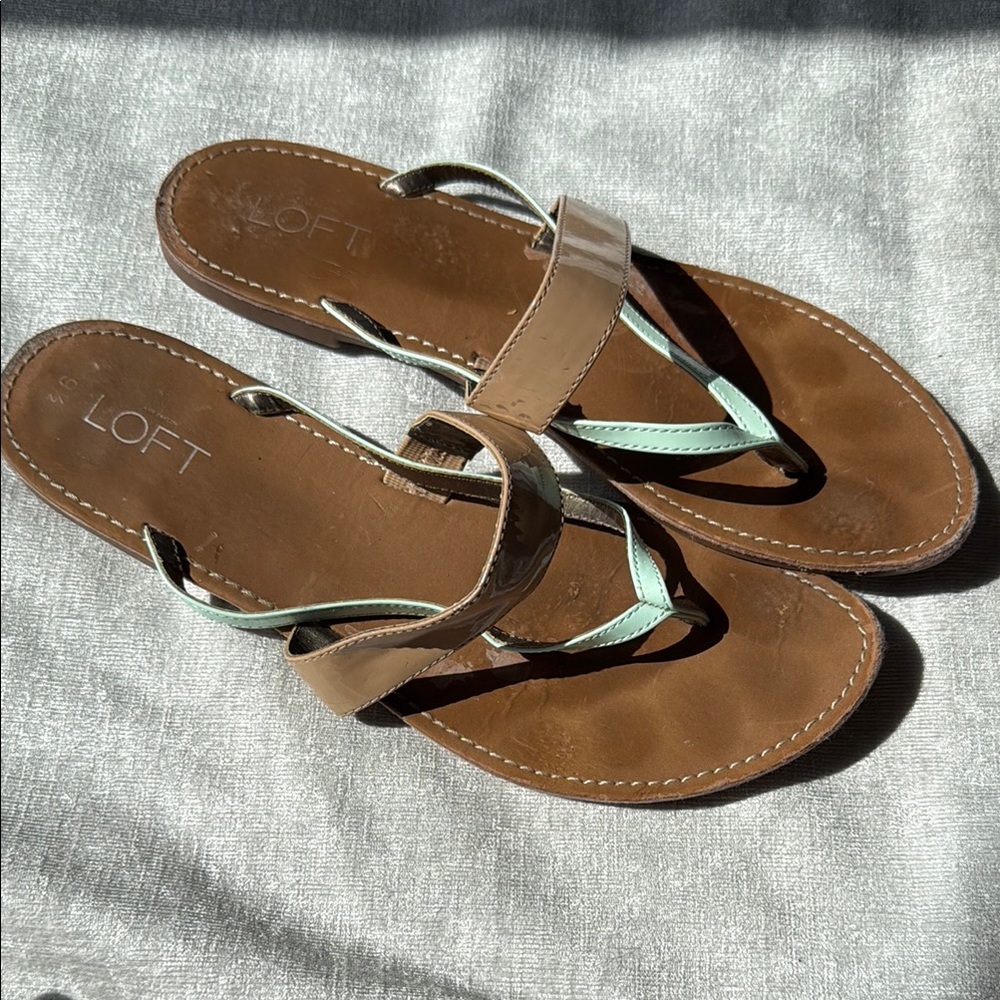 LOFT Tan and Brown Patent Leather Sandals with Blue Accents Sz 9.5